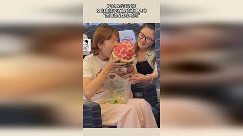 送女孩吃瓜,送女孩吃瓜的浪漫瞬间