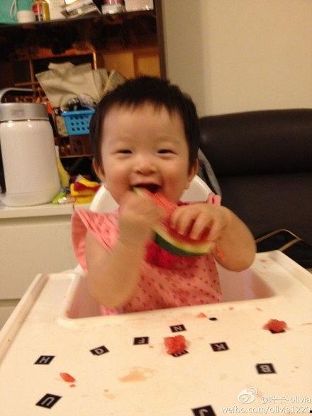 送女孩吃瓜,送女孩吃瓜的浪漫瞬间