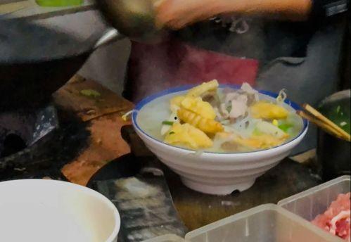 甜水巷吃瓜,探寻老街市井生活百态