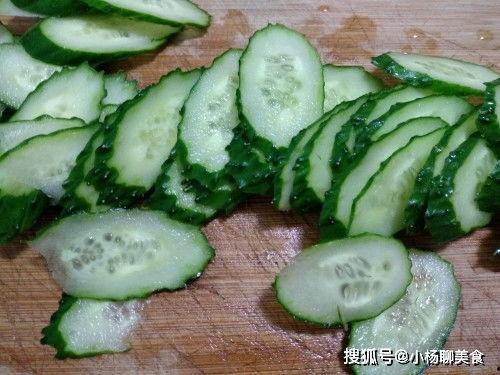 天气冷刮风吃瓜,冬日里的温馨食光”