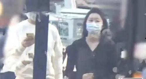 吃瓜富婆女友,揭秘娱乐圈背后的秘密生活