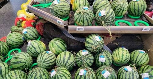 济南屁王吃瓜,一场意外的网络爆红