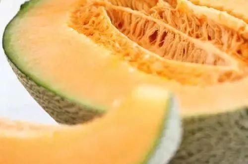 人吃蜜瓜,夏日味蕾盛宴