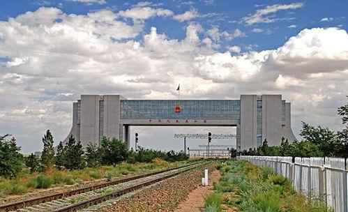 缅甸国门吃瓜,吃瓜群众见证异国风情