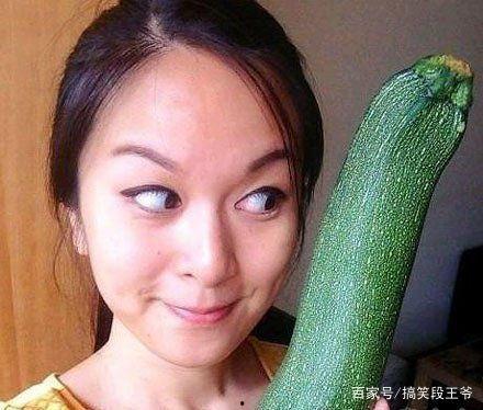 吃瓜炸裂搞笑图片,炸裂搞笑图片带你领略欢乐瞬间