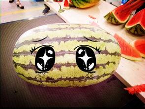 月亮开心吃瓜,月宫仙子乐享瓜果盛宴