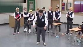 情侣现场吃瓜图片,情侣现场吃瓜，甜蜜互动引网友热议