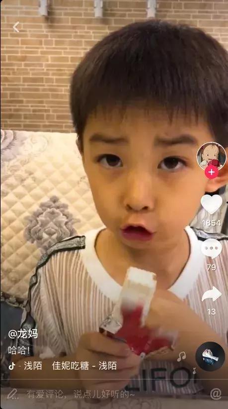 抖音小宝吃瓜,揭秘抖音热门话题背后的真相